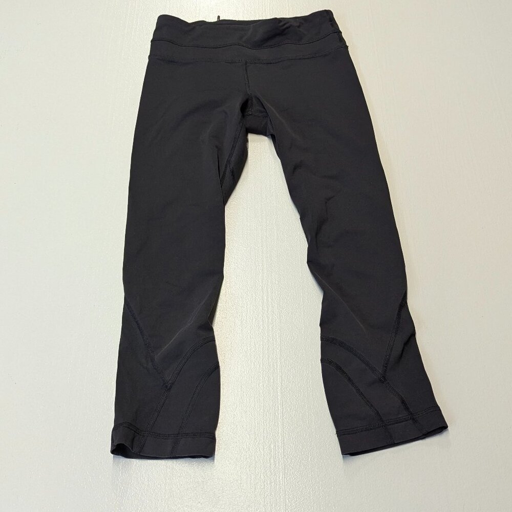 Lululemon Size 2 Black Cropped Leggings